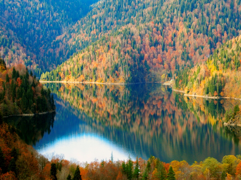Осень на озере Рица